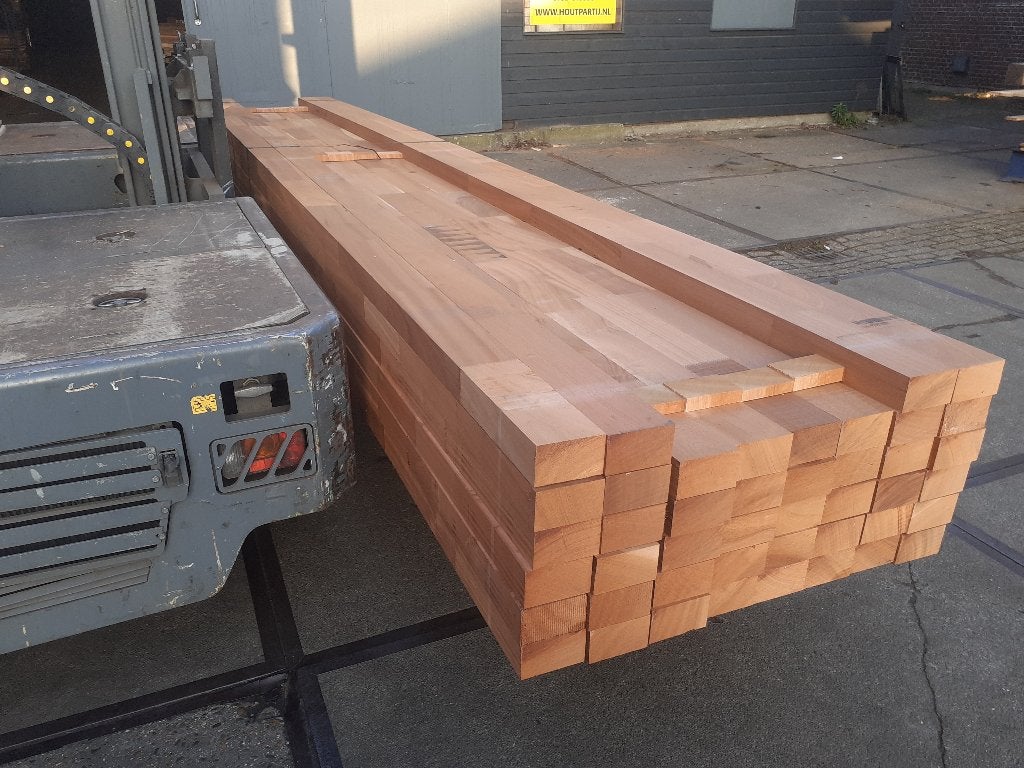 Partij Mahonie kozijnhout 94x120x5900mm - 16 stuks € 967,50, Ophalen of Verzenden, 250 cm of meer, Balken, Hardhout