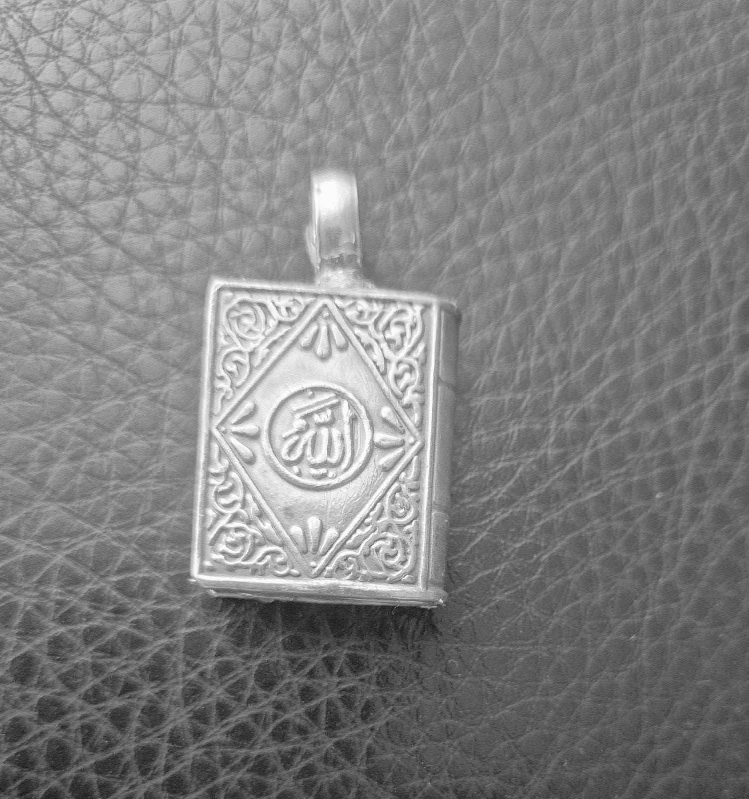 ZILVEREN BOEK HANGER (TAWEEZ BOX)bijna nieuw), Ophalen of Verzenden, Zo goed als nieuw, Zilver, Zilver