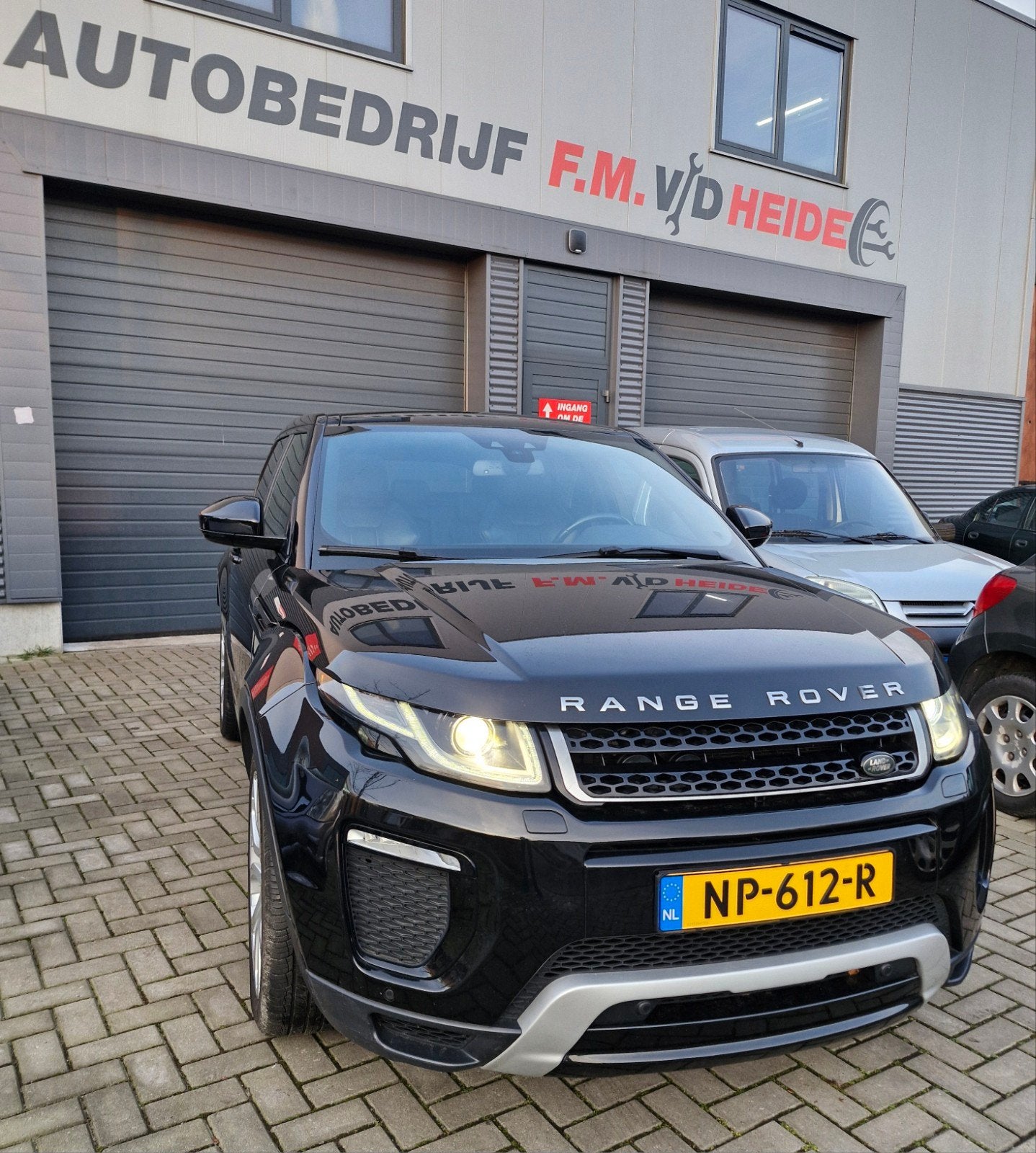 Land Rover Range Rover Evoque 2.0 TD4 4WD AUT 2016 Zwart, Auto's, Land Rover, Automaat, 2000 kg, Zwart, Diesel