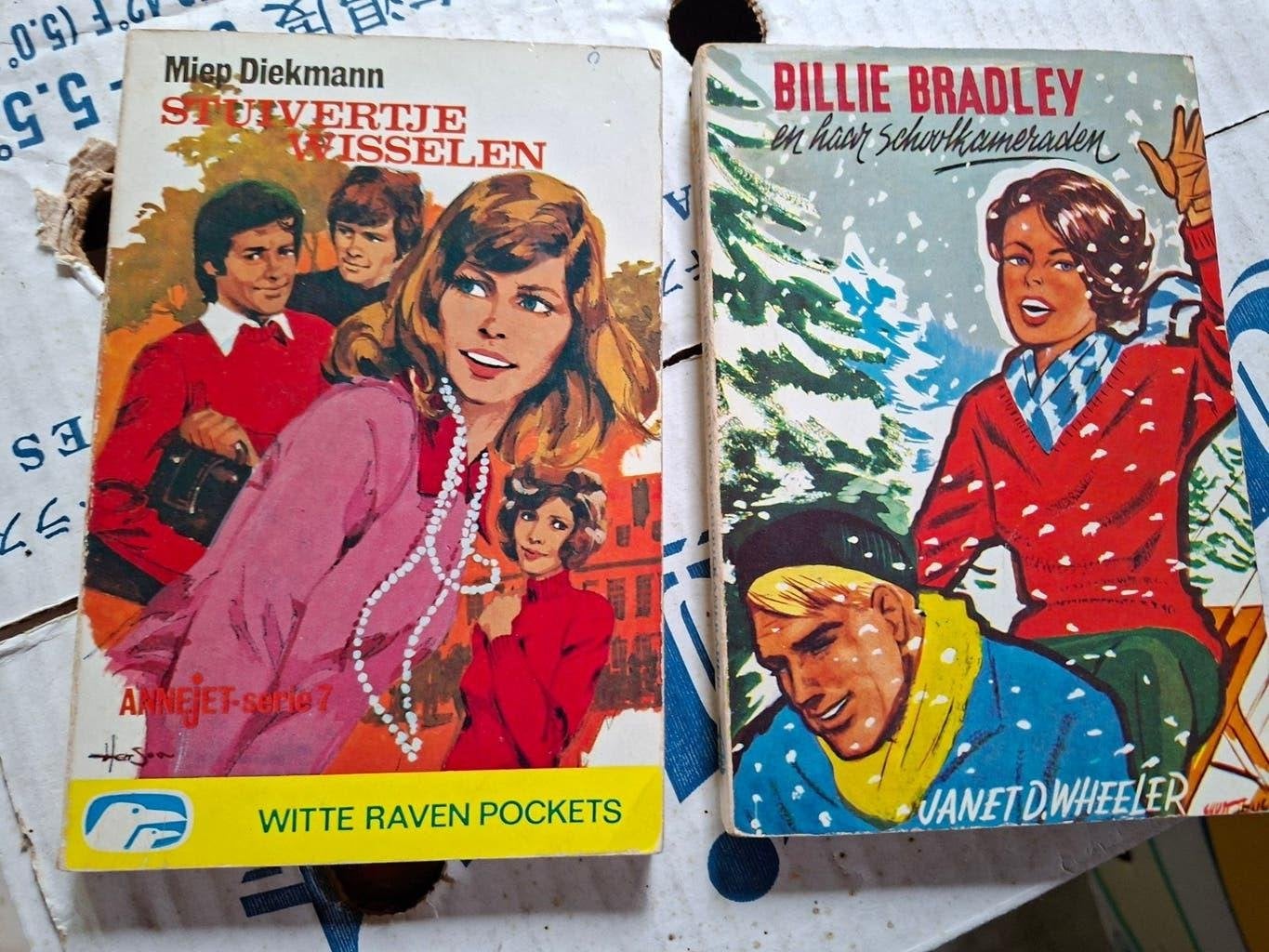 2 Meisjes Pockets: Stijfje Wisselen & Billie Bradley, Boeken, Ophalen of Verzenden, Gelezen