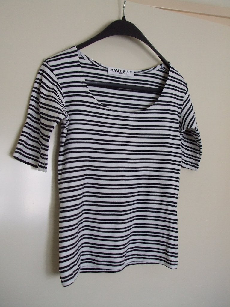 T-shirts Zwart met Wit Maat L Merk Ambiente Tricot., Kleding | Dames, Zwart, Maat 42/44 (L), Ophalen of Verzenden, Zo goed als nieuw