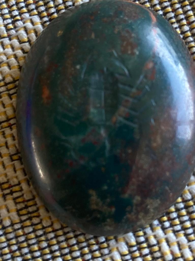Gegraveerde halfedelsteen met schorpioen, Antiek en Kunst, Overige typen, Overige onderwerpen, Minder dan 20 cm, Ophalen of Verzenden