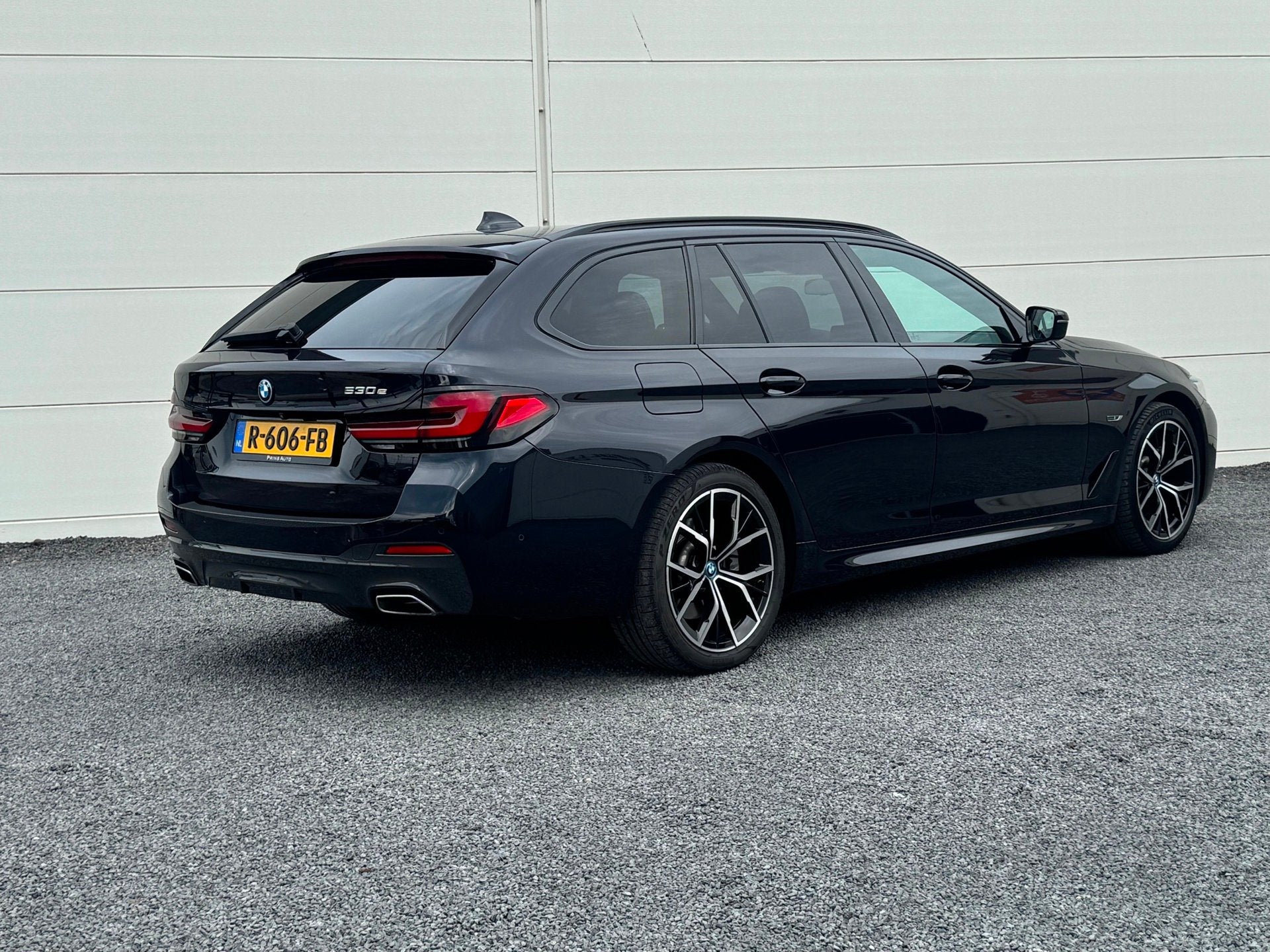 BMW 5-serie Touring 530e M-Sport Org NL Pano Keyless Stoelve, Auto's, Achterwielaandrijving, Gebruikt, Euro 6, 4 cilinders