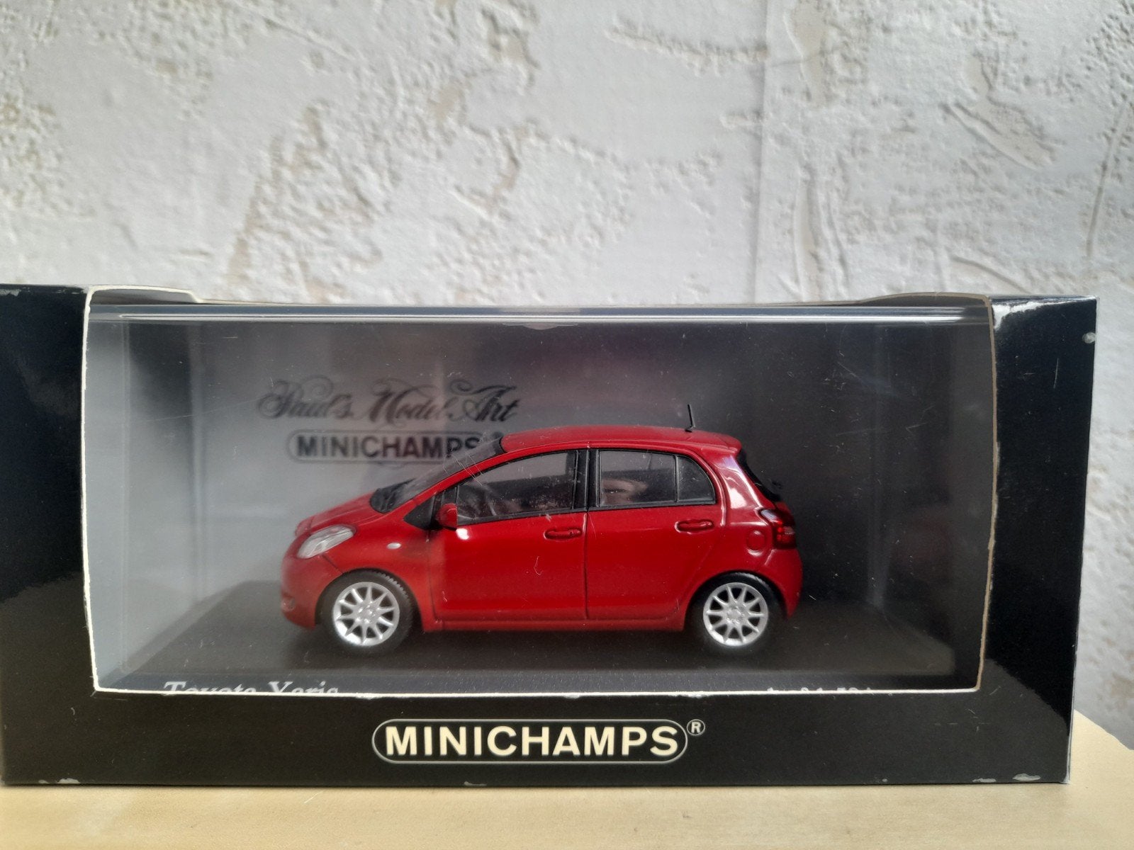 Toyota Yaris 2005 Rood (tsport look) Minichamps 1/43 (ovp), Ophalen of Verzenden, Zo goed als nieuw, Auto, MiniChamps