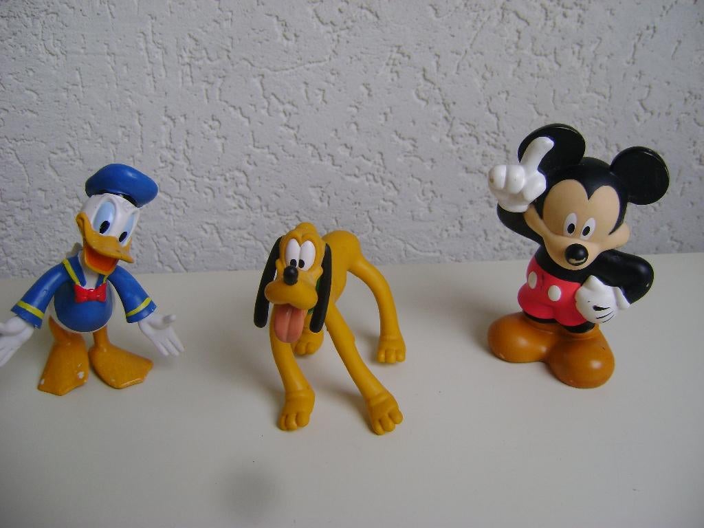 3 disney figuren pluto 14lx10h  mickey mouse  13h donald 12h, Ophalen of Verzenden, Overige figuren, Zo goed als nieuw, Beeldje of Figuurtje
