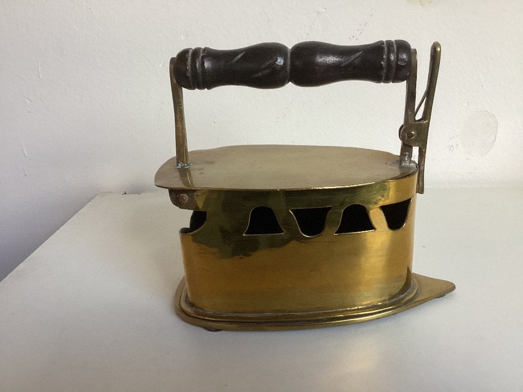 Antiek koperen  strijkijzer met houten handvat, Ophalen