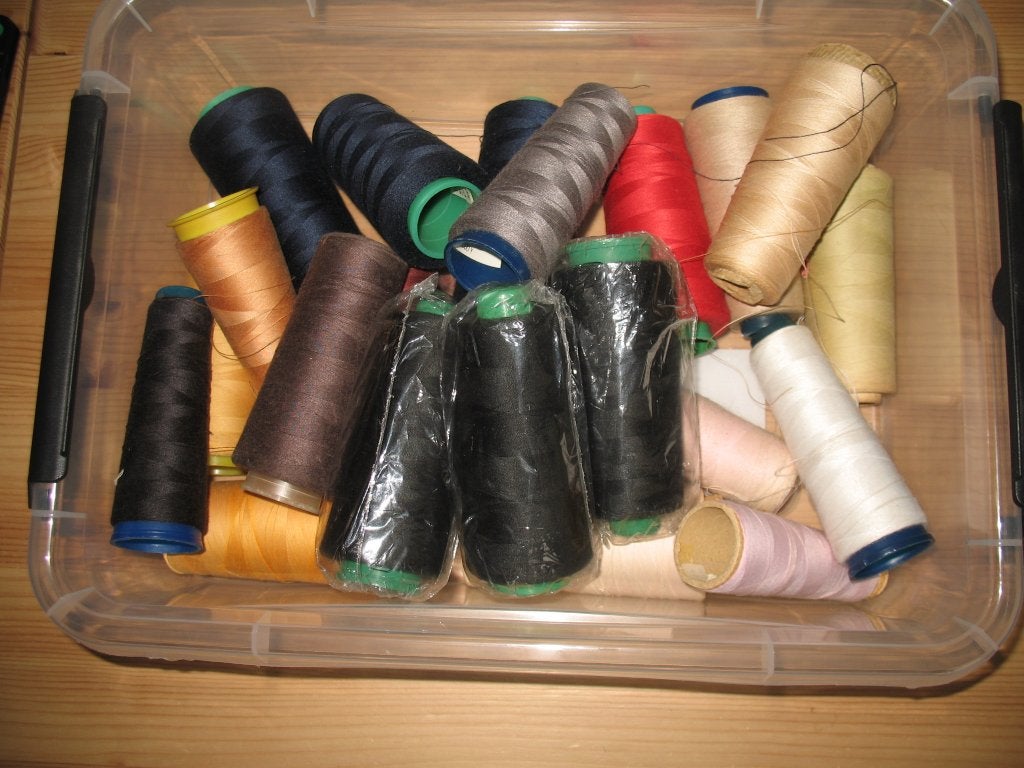 Lot van Grote Klossen Garen voor Overlockmachine 21 x, Hobby en Vrije tijd, Ophalen, Nieuw, Garen of Naald(en)