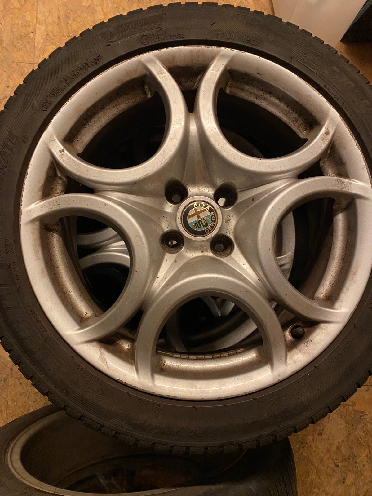 Velgen Alfa Romeo met zomerband  215x45/R17, Ophalen, 17 inch, Zomerbanden, Velg(en)