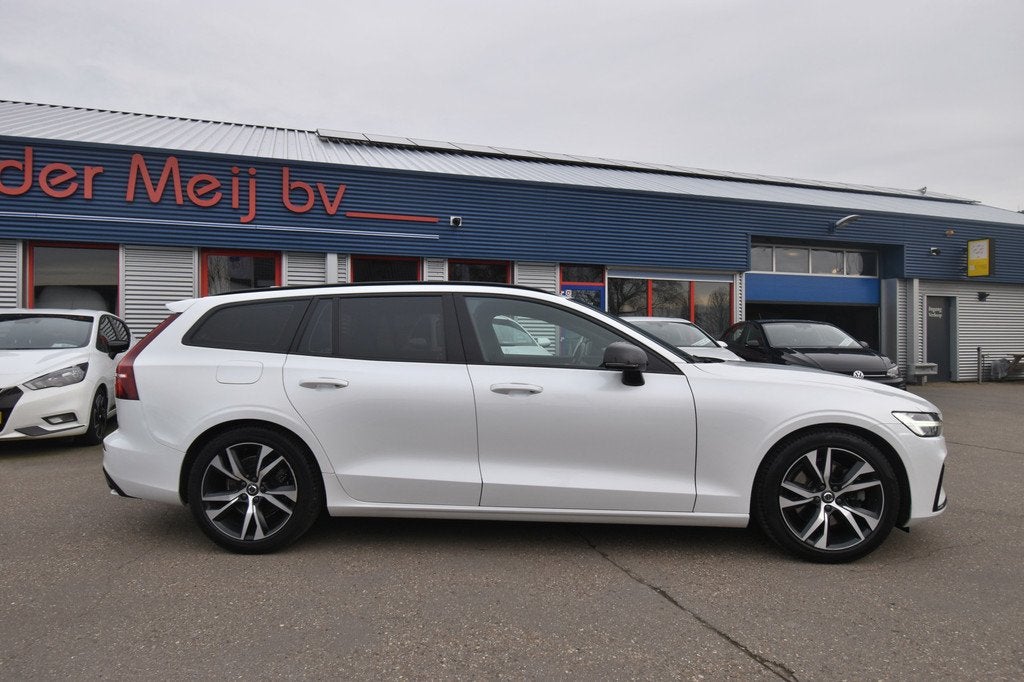 Volvo V60 2.0 B4 R-Design , VIRTUAL COCKPIT , NAVI ,ST + STU, Auto's, Volvo, 4 cilinders, 1969 cc, Leder en Stof, Wit