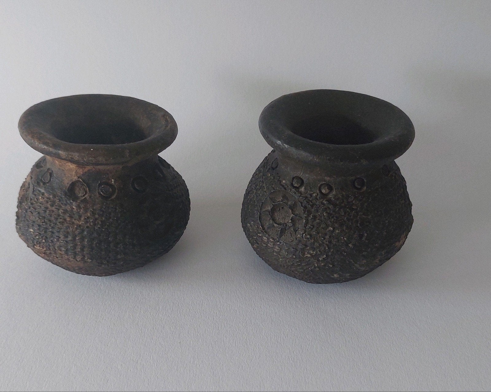 Pre-columbian potjes 2 stuks antiek aardewerk, Ophalen of Verzenden