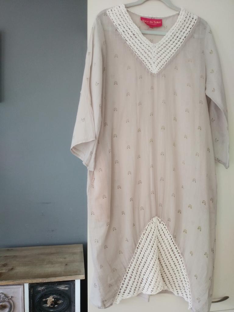 PLACE DU SOLEIL, APARTE JURK, MAAT L, NIEUWSTAAT., Kleding | Dames, Overige kleuren, Place du Soleil, Maat 42/44 (L), Ophalen of Verzenden
