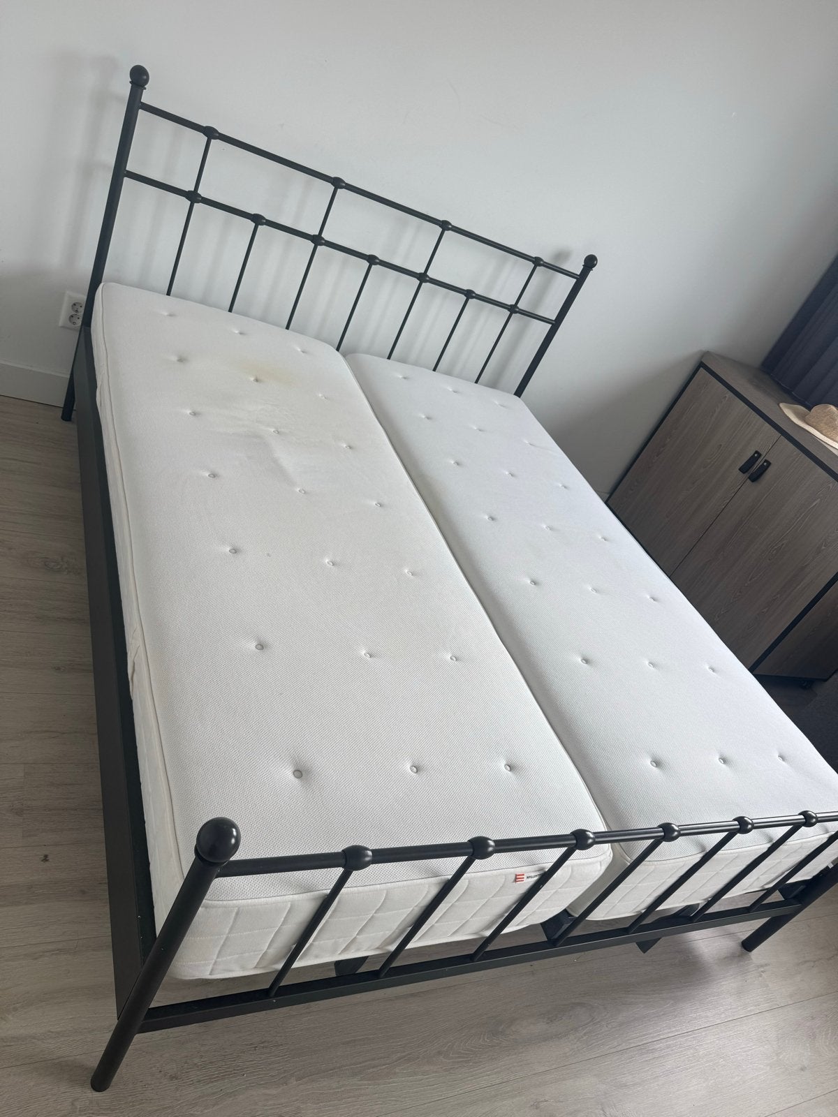 Zwart metalen tweepersoonsbed met matrassen, Ophalen, Gebruikt, Zwart, Tweepersoons