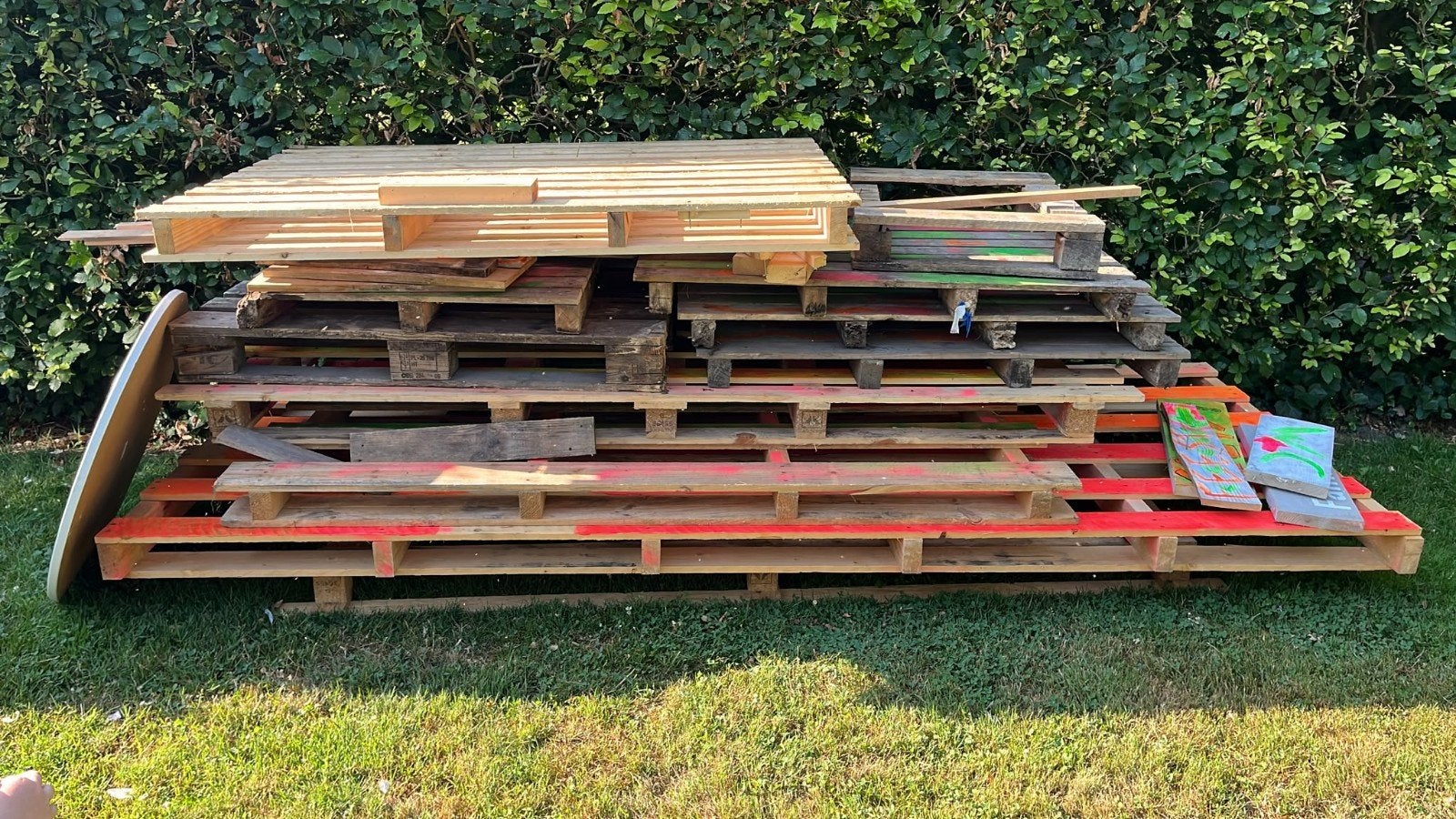 Diverse pallets, deels met verf, Doe-het-zelf en Verbouw, Hout en Planken, Ophalen, Gebruikt, Pallet, Minder dan 200 cm