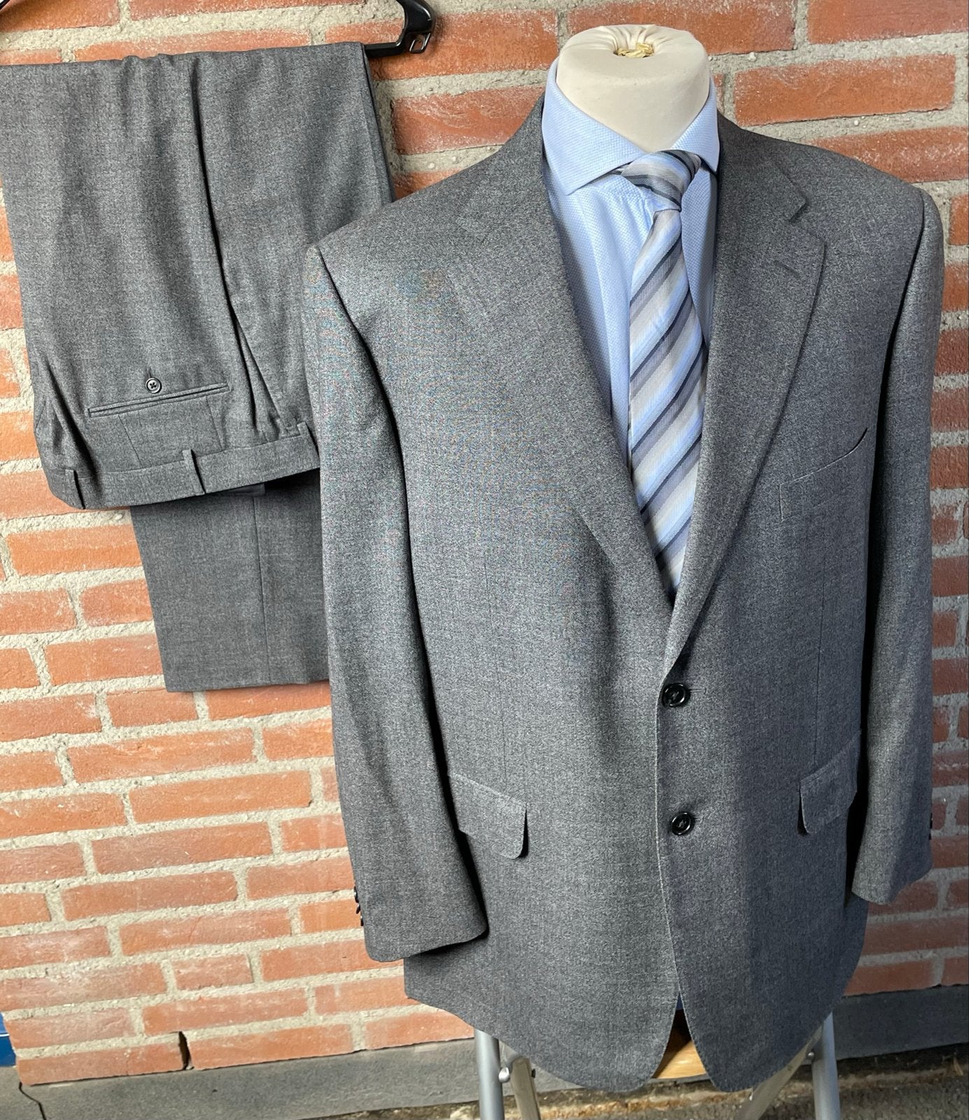 Corneliani pak, grijs, maat 54 (L), Virgin Wool Extrafine, Ophalen of Verzenden, Gedragen, Maat 52/54 (L), Grijs