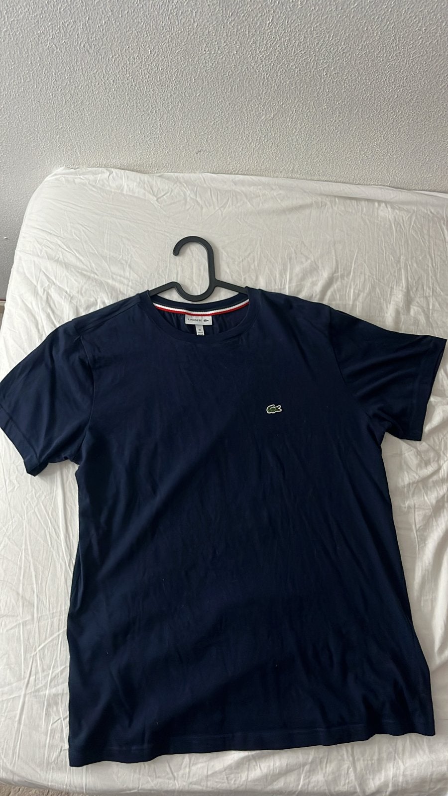 Lacoste T-shirt - Donkerblauw met logo, Kleding | Heren, T-shirts, Ophalen of Verzenden, Zo goed als nieuw, Maat 46 (S) of kleiner