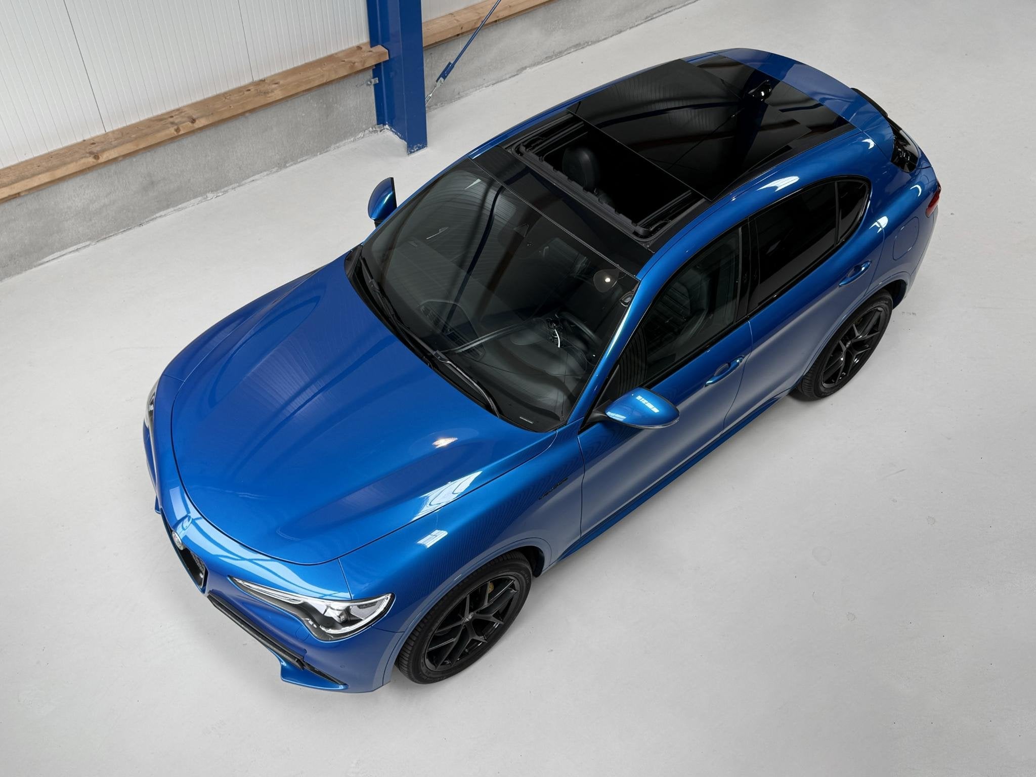Alfa Romeo Stelvio 2.0 T AWD Veloce 280 PK - FACELIFT - PANO, Auto's, Automaat, Euro 6, 4 cilinders, Blauw
