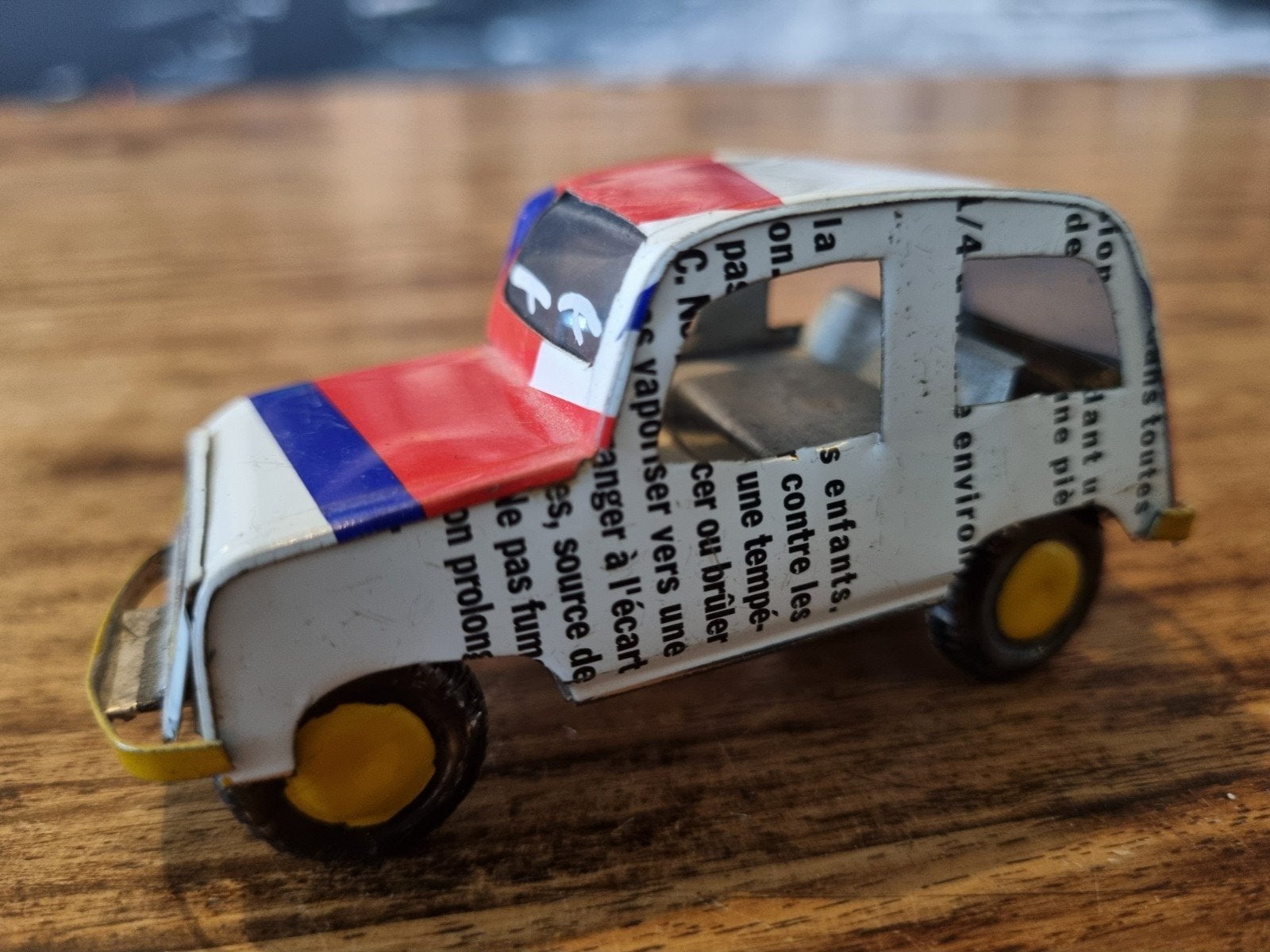 Renault 4 van gerecycled blik, Kinderen en Baby's, Speelgoed | Speelgoedvoertuigen, Ophalen of Verzenden, Zo goed als nieuw