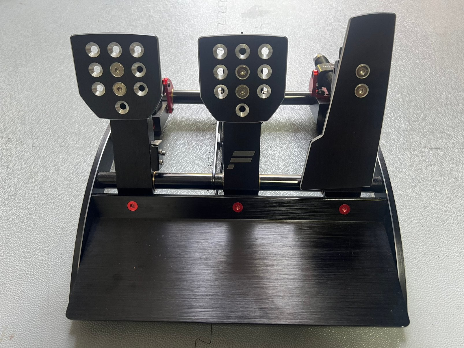 Fanatec ClubSport Pedals V3 met Damper Kit en Brake Kit, Ophalen, Force feedback, Zo goed als nieuw, Overige typen
