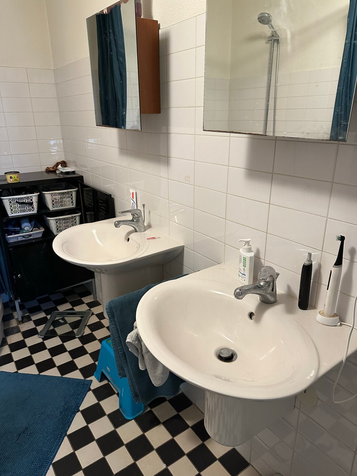 Gratis - ligbad en dubbele wastafel, Ophalen, Gebruikt, Met bad