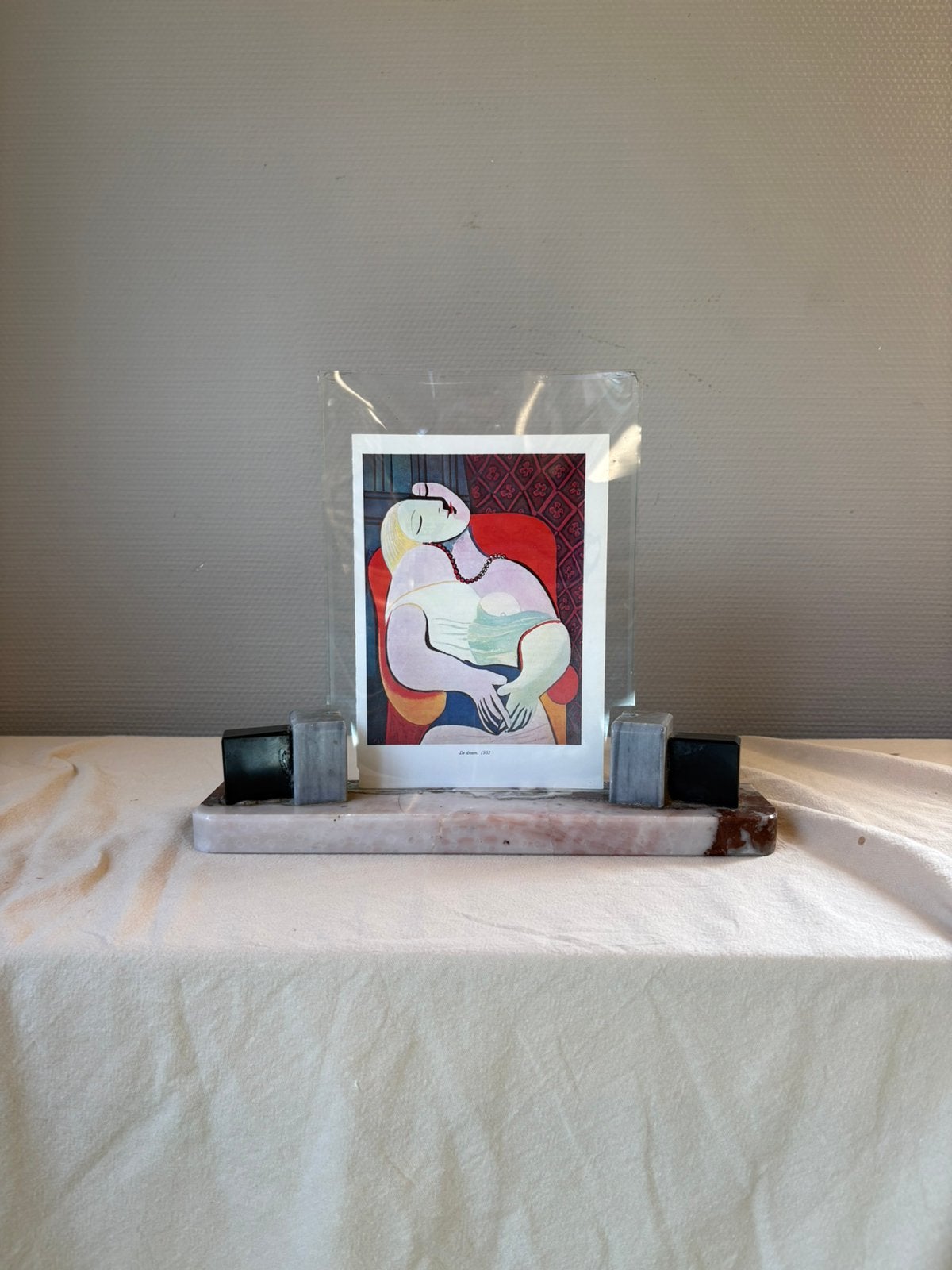 Antiek marmeren fotolijstje met bol glas – Picasso-poster, Ophalen of Verzenden