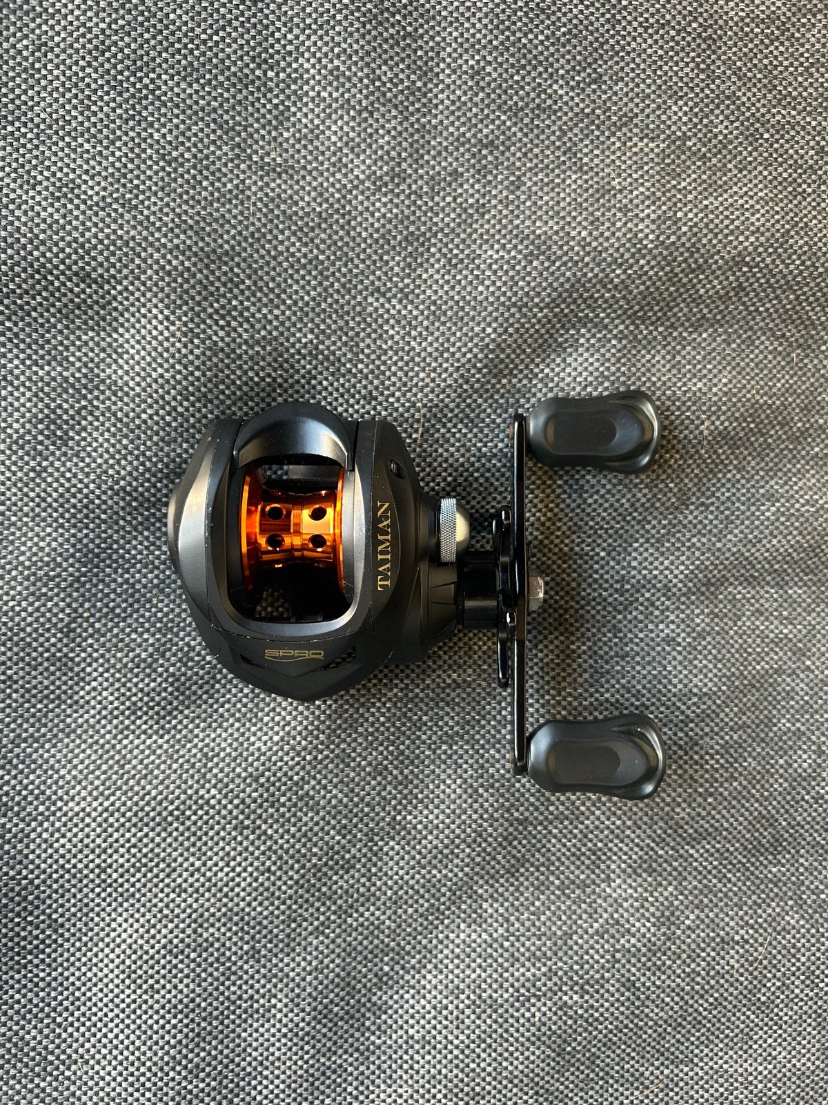 Spro Taiman Baitcaster Reel - Linkshandig, Ophalen of Verzenden, Zo goed als nieuw, Molen