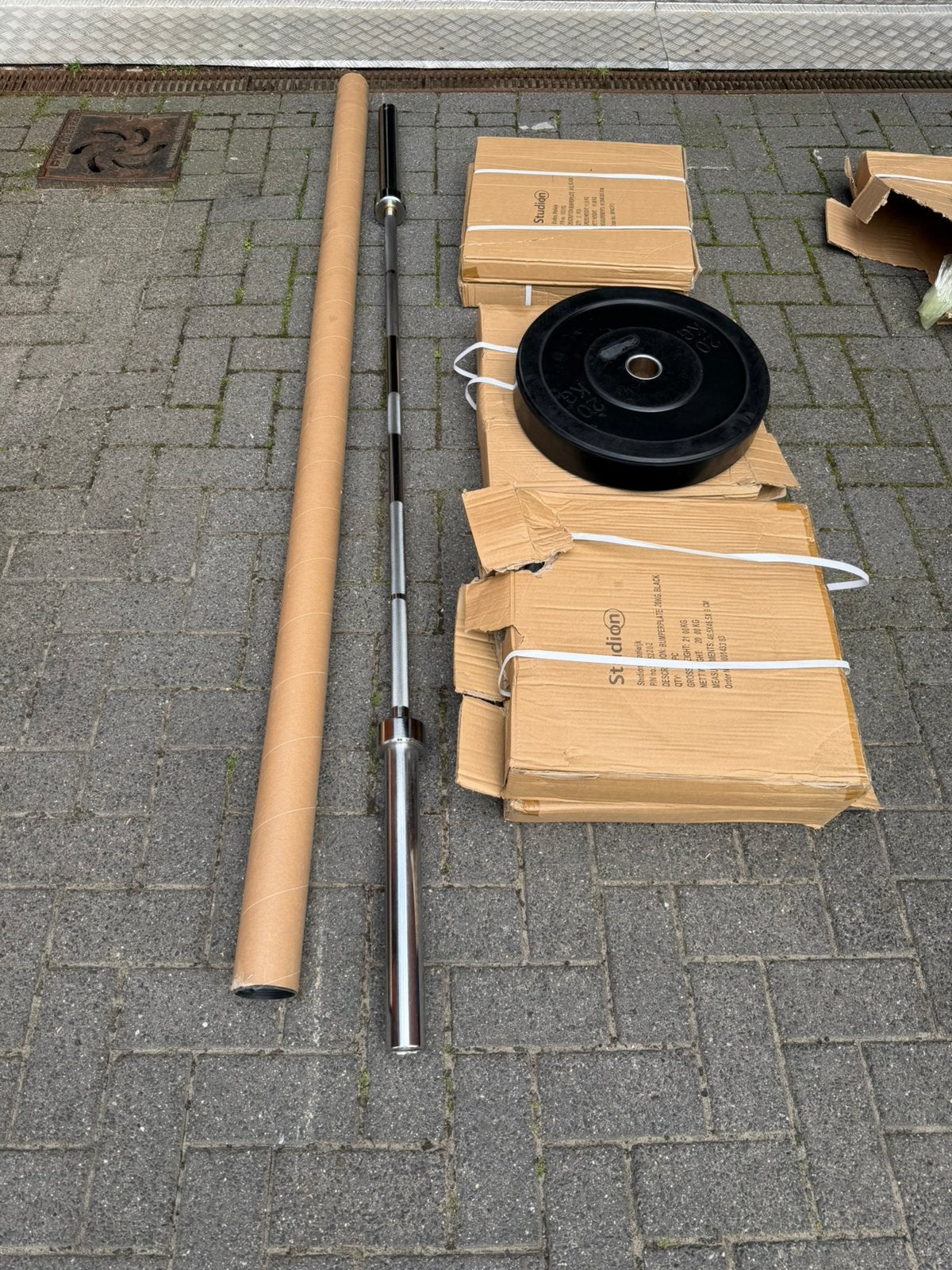 100kg Nieuwe Bumperplates + Nieuw Olympische Barbell 220cm, Ophalen, Nieuw, Halterschijven