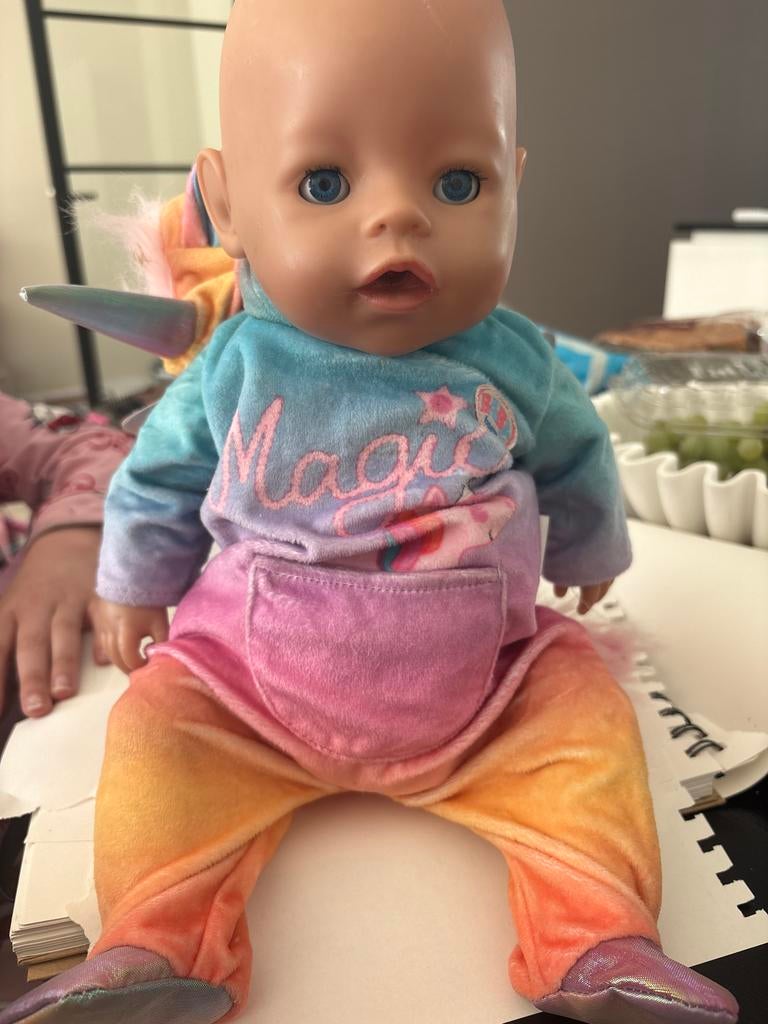 Baby Born pop met eenhoornpakje, Kinderen en Baby's, Ophalen of Verzenden, Gebruikt, Babypop