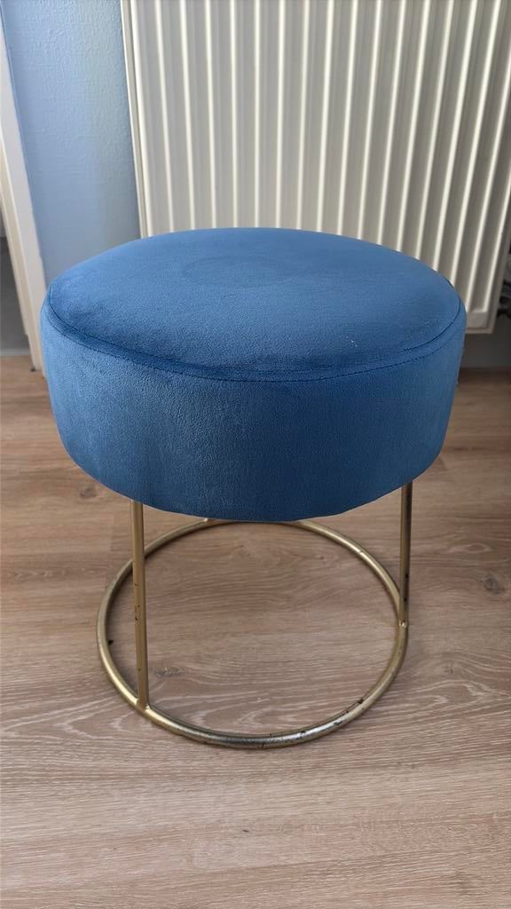Blauwe poef met gouden onderstel Intratuin, Ophalen, Minder dan 50 cm, Gebruikt, Rond