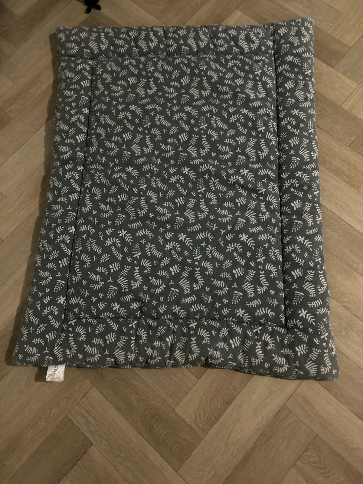 Boxkleed met bladerenpatroon - Zo goed als nieuw, Kinderen en Baby's, Boxen, Ophalen, Zo goed als nieuw, Rechthoekig, Boxkleed