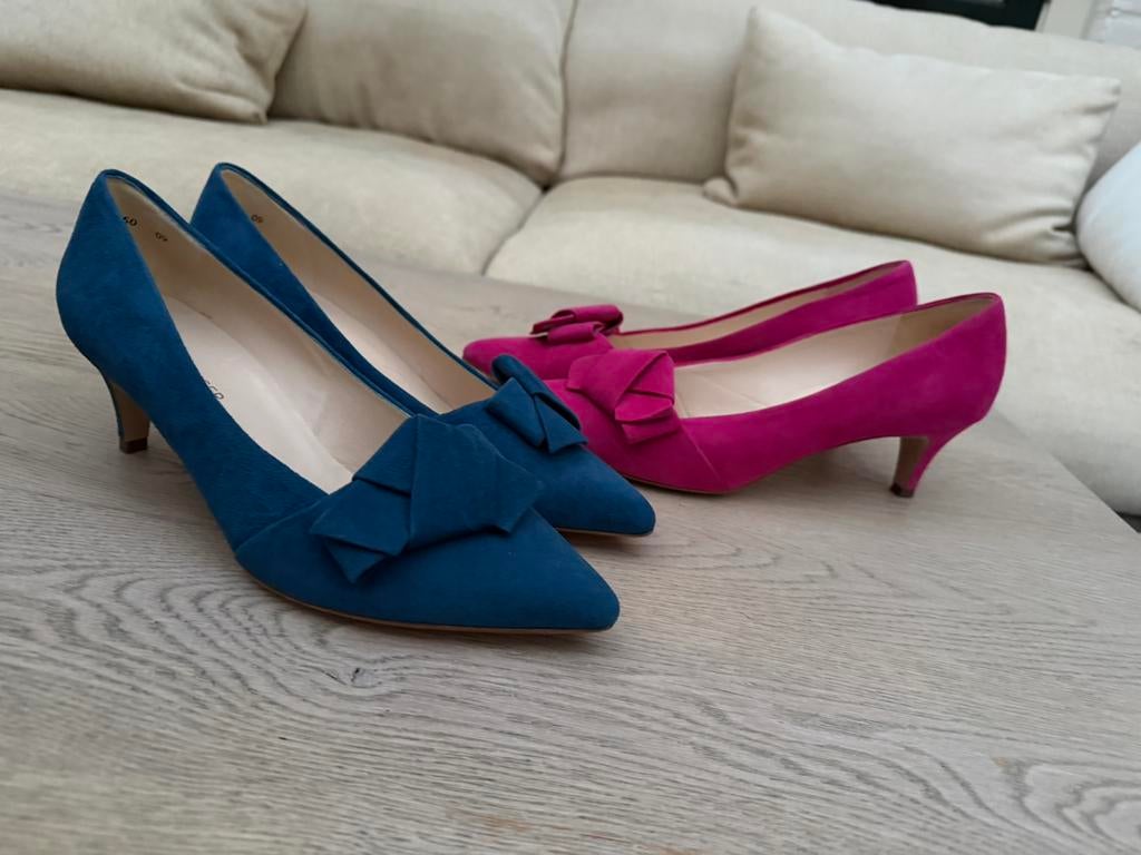 Blauwd en Fuchsia suede pump Petef Kaiser  m 40 NIEUW, Kleding | Dames, Schoenen, Pumps, Blauw, Nieuw, Ophalen of Verzenden