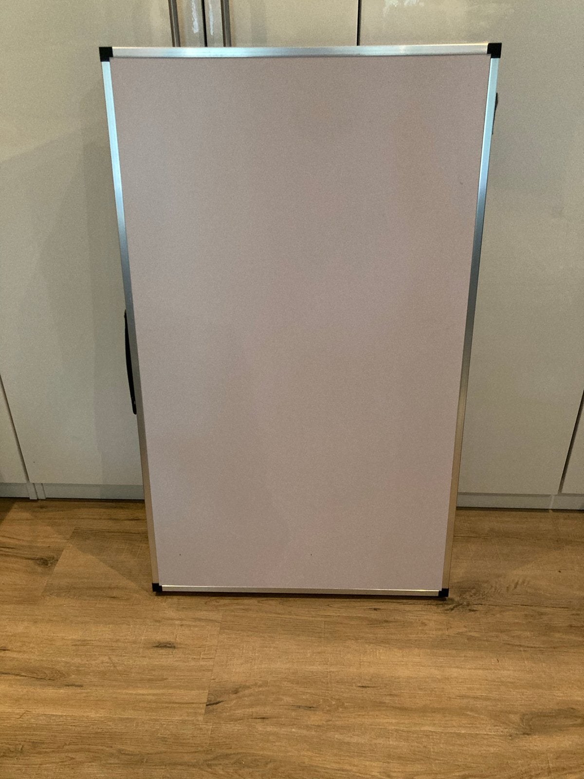 Nette Behangtafel / Buffettafel - Multifunctioneel, Ophalen, 200 cm of meer, 50 tot 100 cm, Zo goed als nieuw