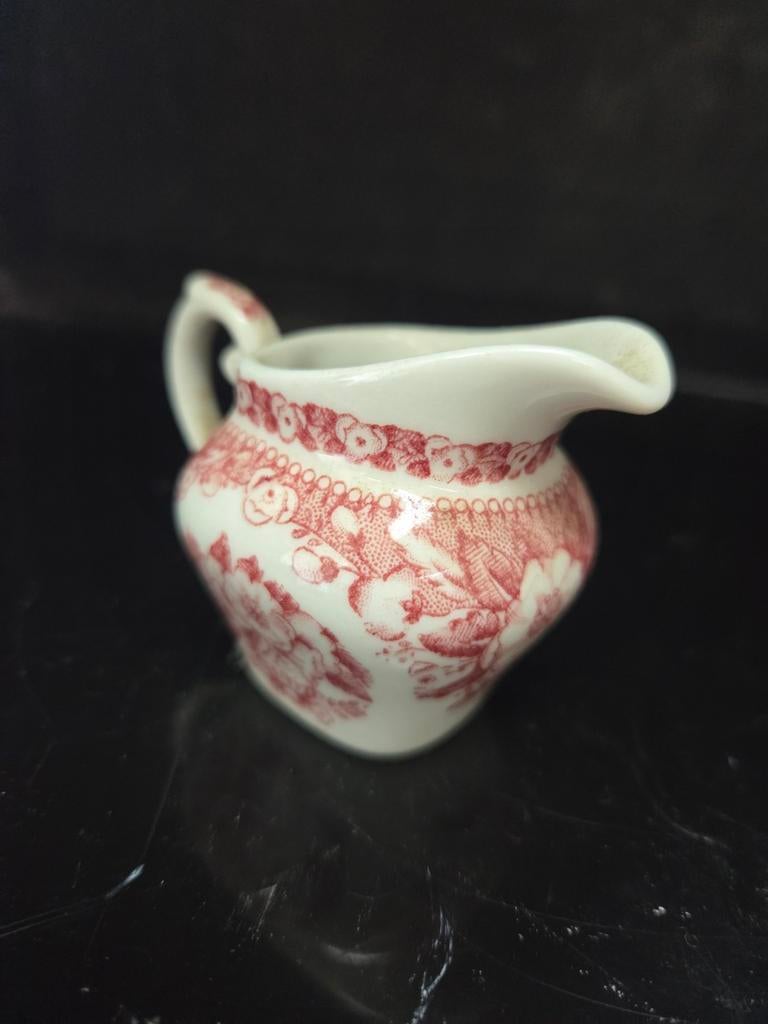 Crèmekannetje met rood bloemenpatroon, Ophalen of Verzenden