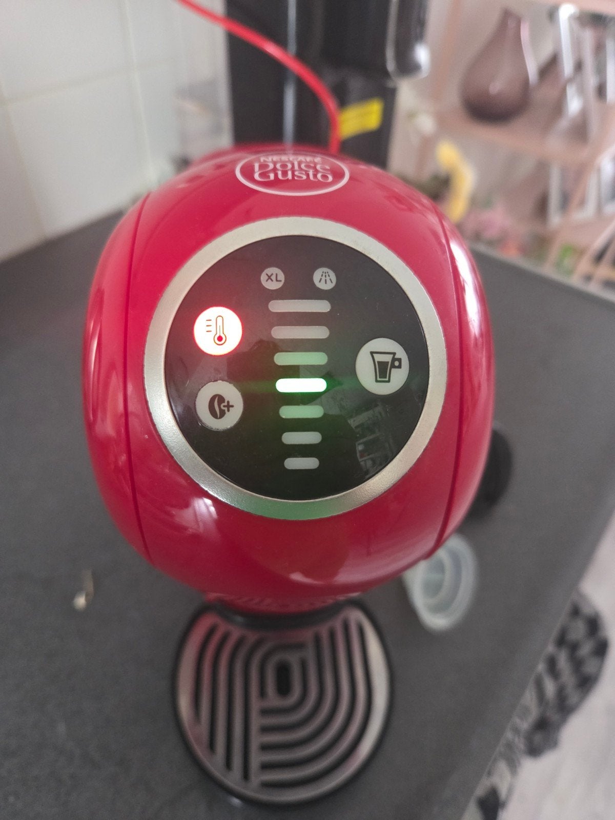 Rode Dolce Gusto Genio S Plus koffiecupmachine, Gebruikt, Koffiemachine, Ophalen of Verzenden, 4 tot 10 kopjes