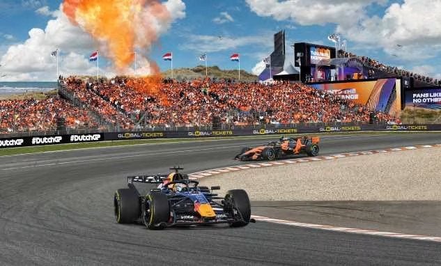 Dutch Grand Prix Super Friday 2026 Tarzan in Grandstand 1, Twee personen