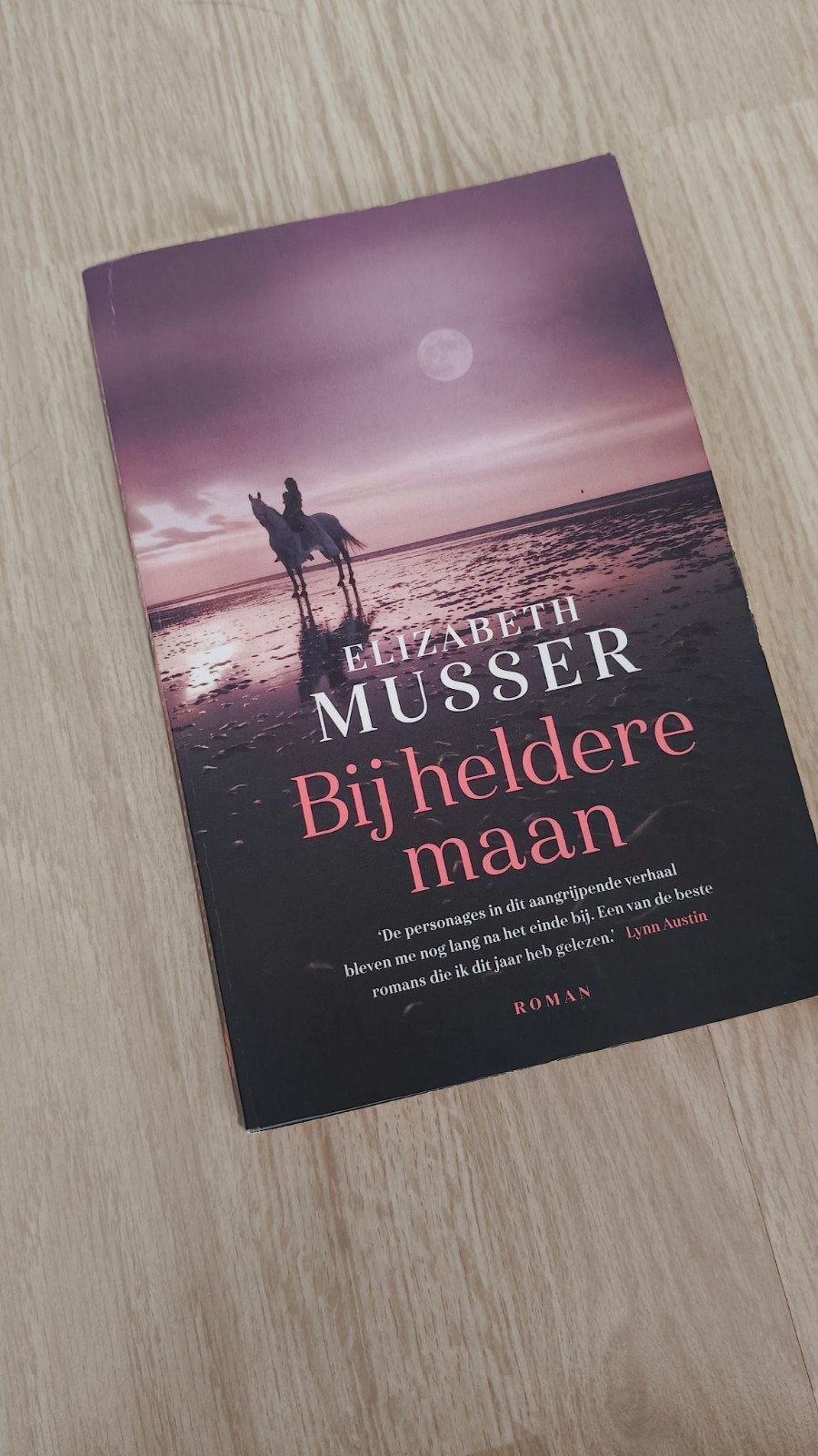 Bij heldere maan - Elizabeth Musser (Roman), Ophalen of Verzenden, Zo goed als nieuw, Elizabeth Musser, Nederland