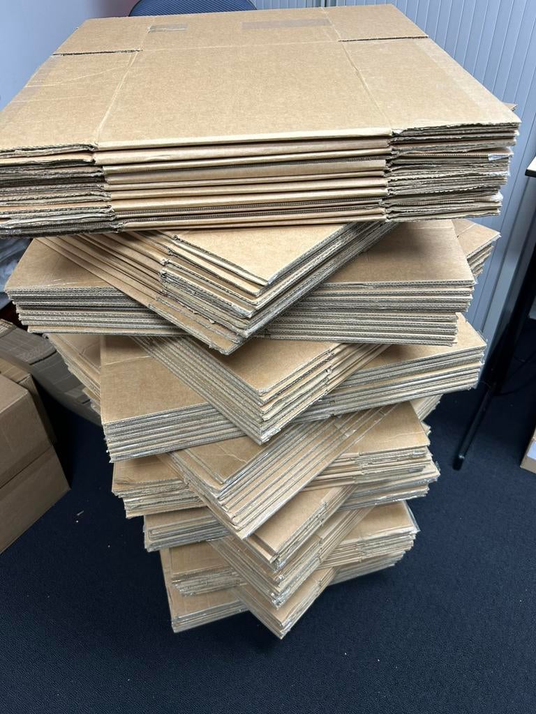 130 kartonnen verzenddozen 1x gebruikt in prima staat! , Ophalen, Opvouwbaar, Minder dan 35 cm, Minder dan 50 cm