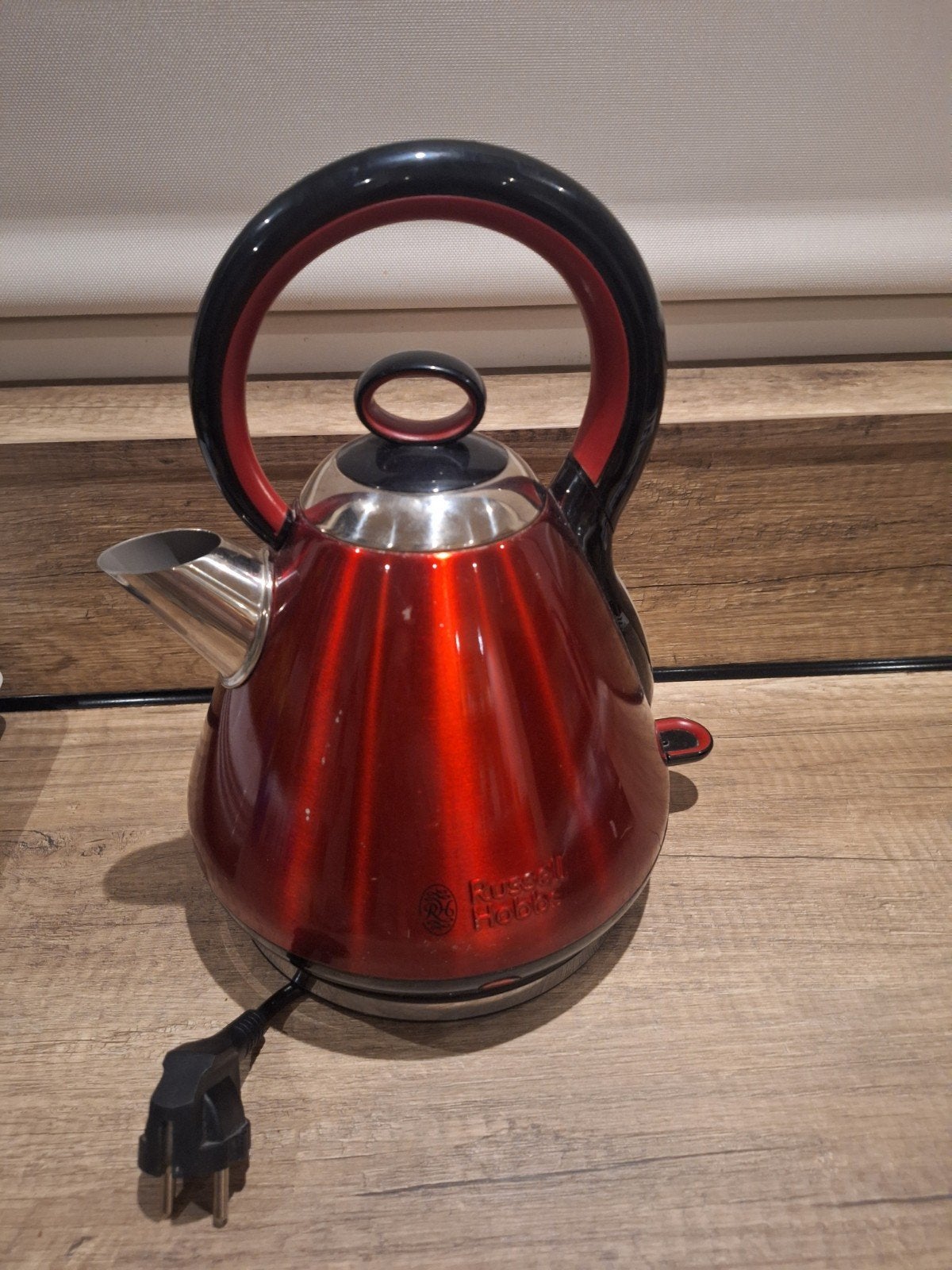 Russell Hobbs waterkoker - werkt perfect, 1 tot 2 liter, Ophalen, Gebruikt, Draadloos