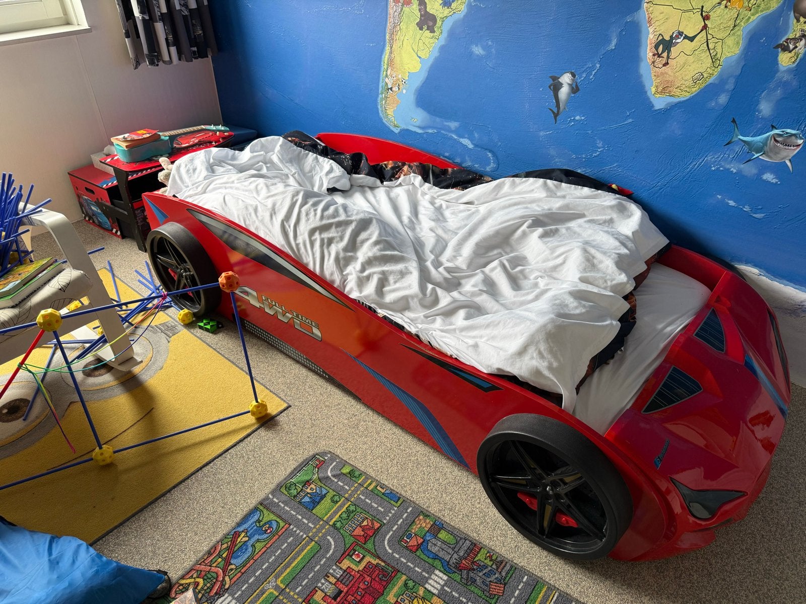 Rood raceauto kinderbed - Zo goed als nieuw, Ophalen, 70 tot 85 cm, Zo goed als nieuw, Lattenbodem