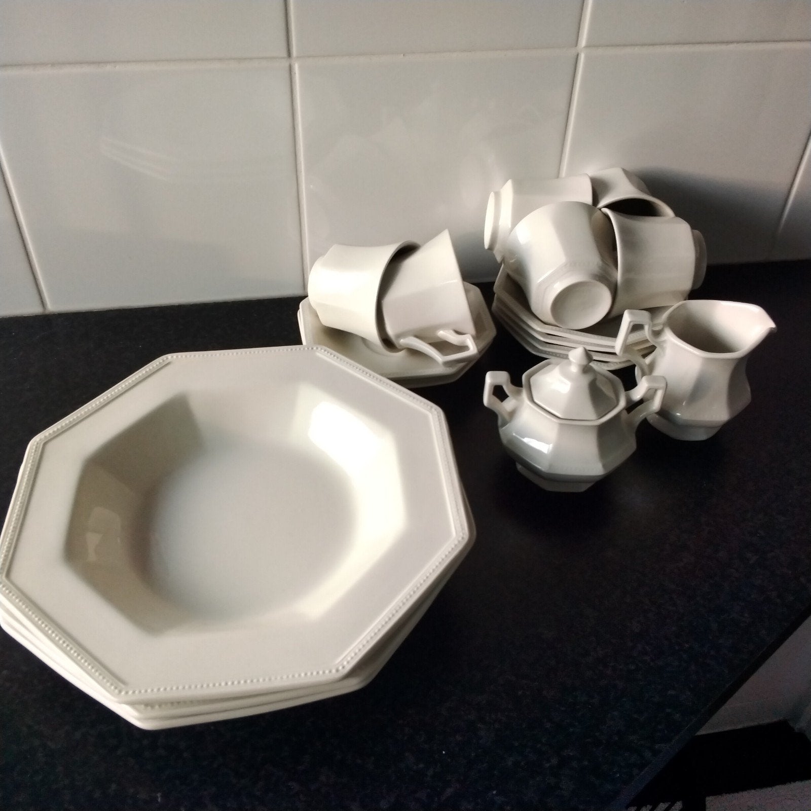 Johnson heritage: taartbordjes, borden,roomstel enz., Huis en Inrichting, Keuken | Servies, Ophalen of Verzenden, Zo goed als nieuw