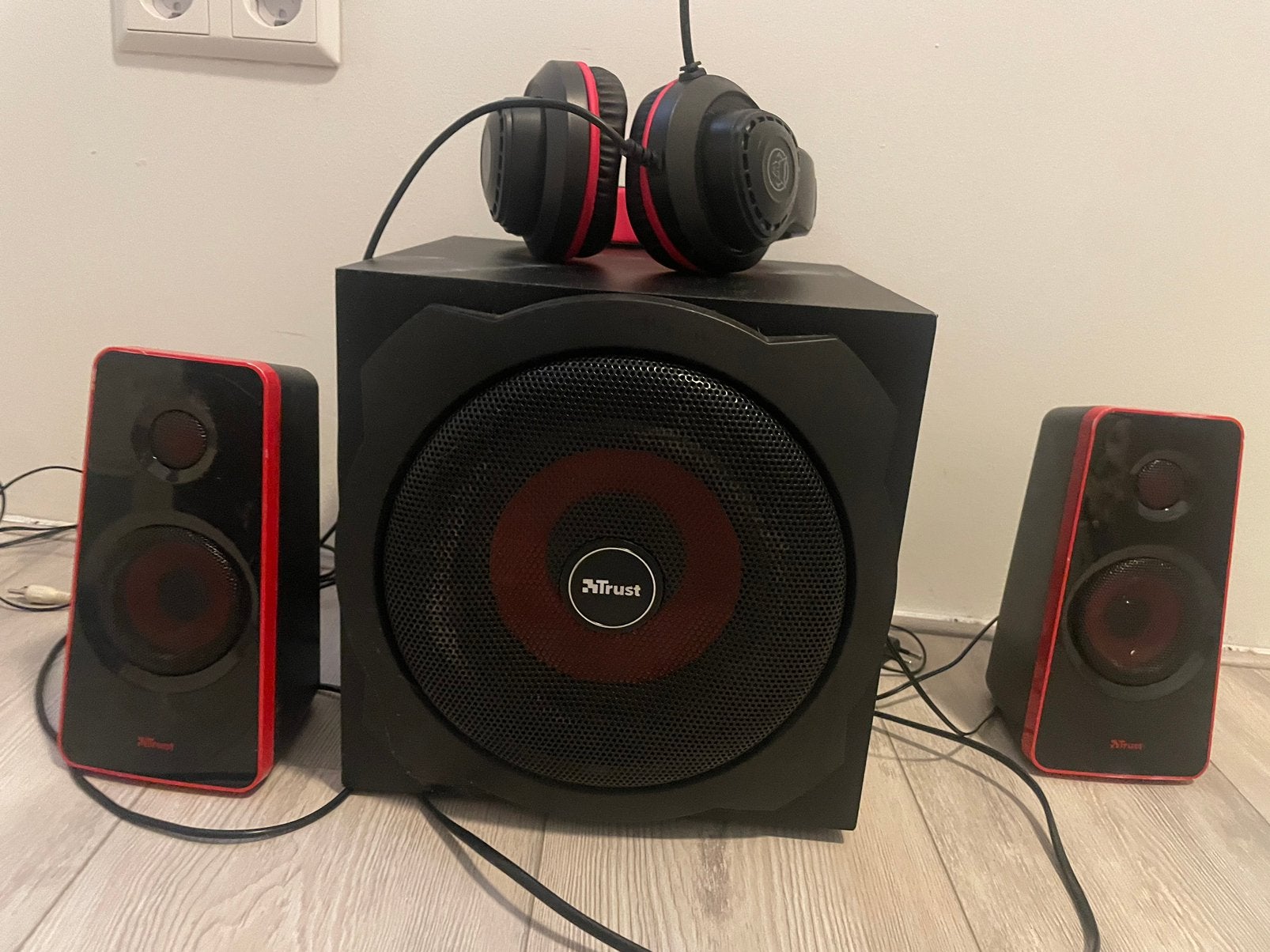 Trust geluid boxen set met headset – complete audio set, Computers en Software, Pc speakers, Ophalen, Gebruikt
