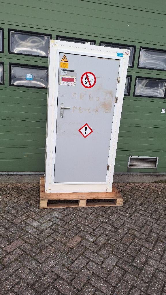Chemicaliën kast miljeukast verfkast, Ophalen, Gebruikt, Brandkast, Industriepark 2a 9351PA Leek