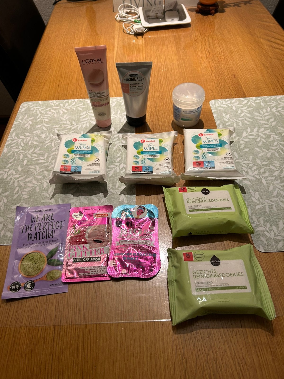 Gezicht masker en reinigingsdoekjes, Ophalen of Verzenden, Zo goed als nieuw, Gehele gezicht