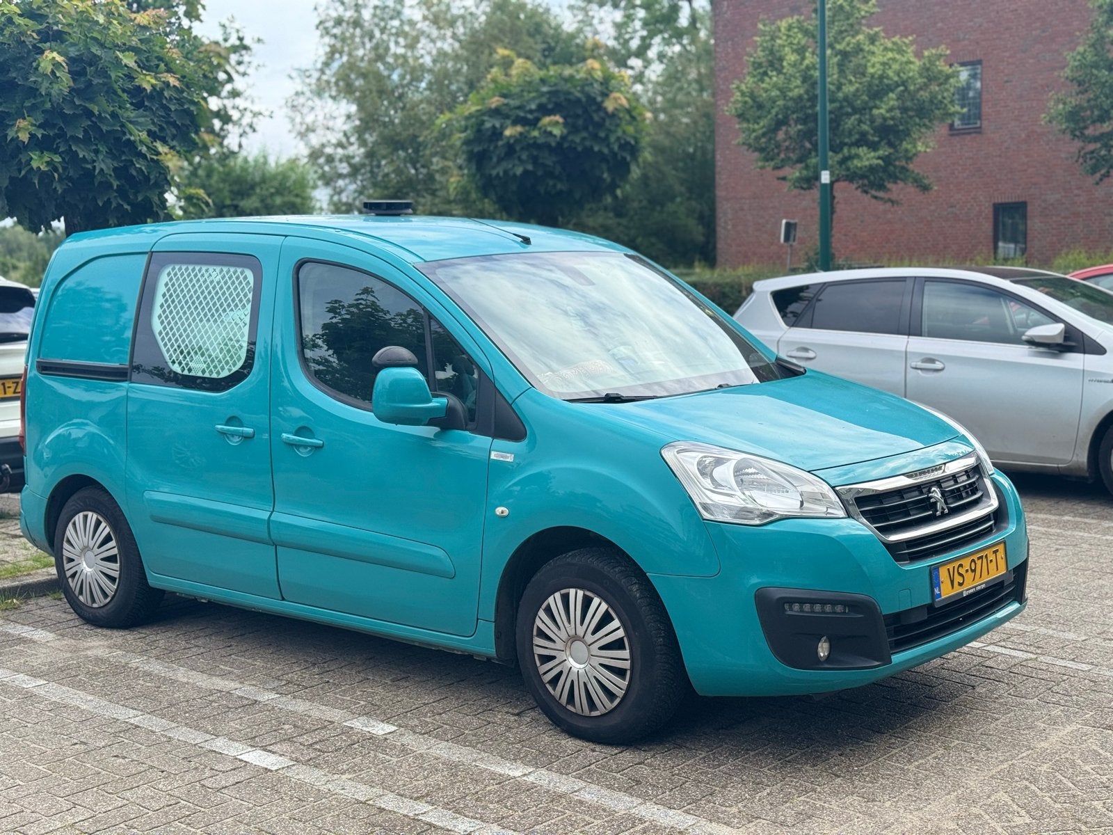 Peugeot Partner New GB 120 L1 1.6 Bluehdi 100pk S&S 3-zits, Voorwielaandrijving, Stof, Euro 6, Origineel Nederlands