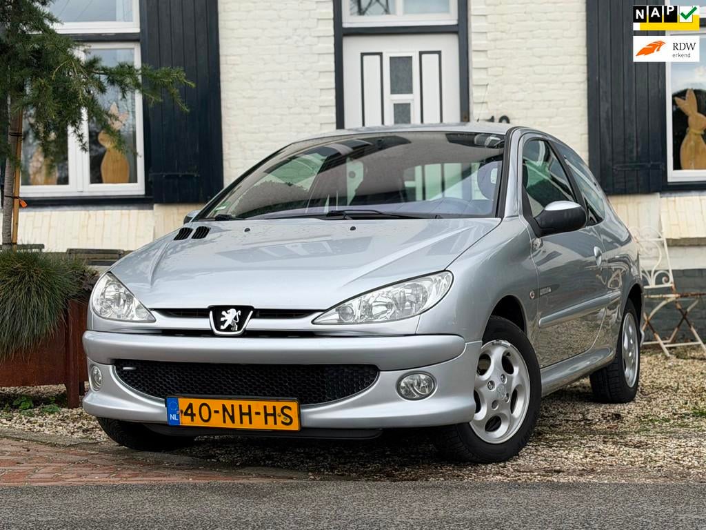 Peugeot 206 1.4 Quiksilver|Airco|Elek-ramen|Trekhaak|, Auto's, Voorwielaandrijving, Elektrische ramen, 4 cilinders, Origineel Nederlands