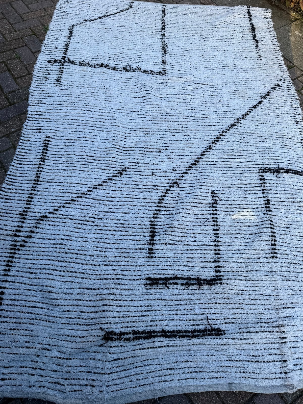 Wit vloerkleed HK living  met zwart geometrisch patroon, Gebruikt, Wit, 150 tot 200 cm, 200 cm of meer