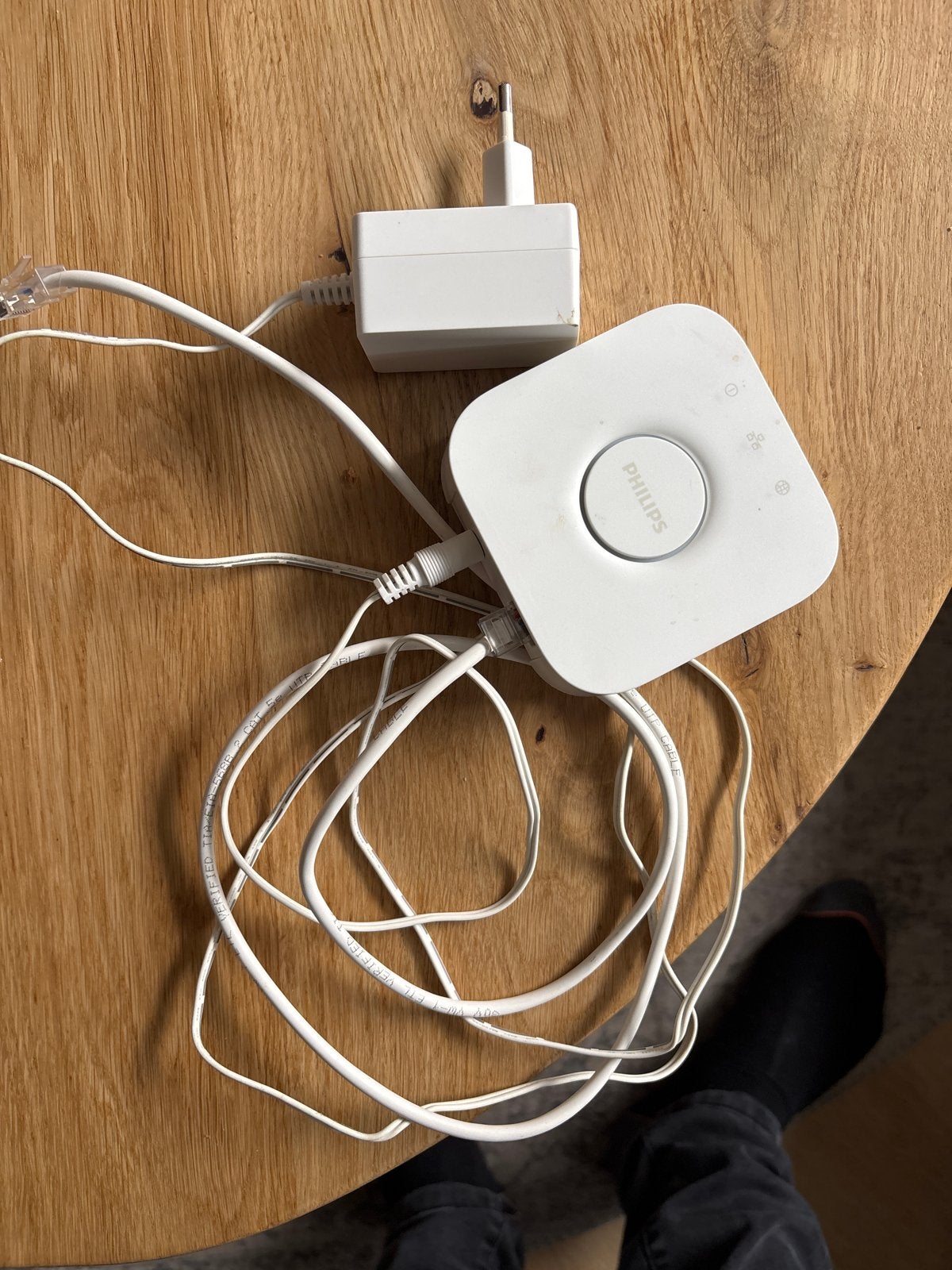 Philips Hue Bridge V2 met adapter en ethernetkabel, Ophalen, Zo goed als nieuw