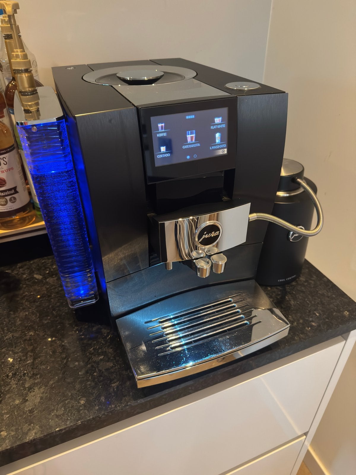 Jura Z10 koffiemachine met Cool Control- Zo goed als nieuw, Afneembaar waterreservoir, 10 kopjes of meer, Koffiemachine, Zo goed als nieuw