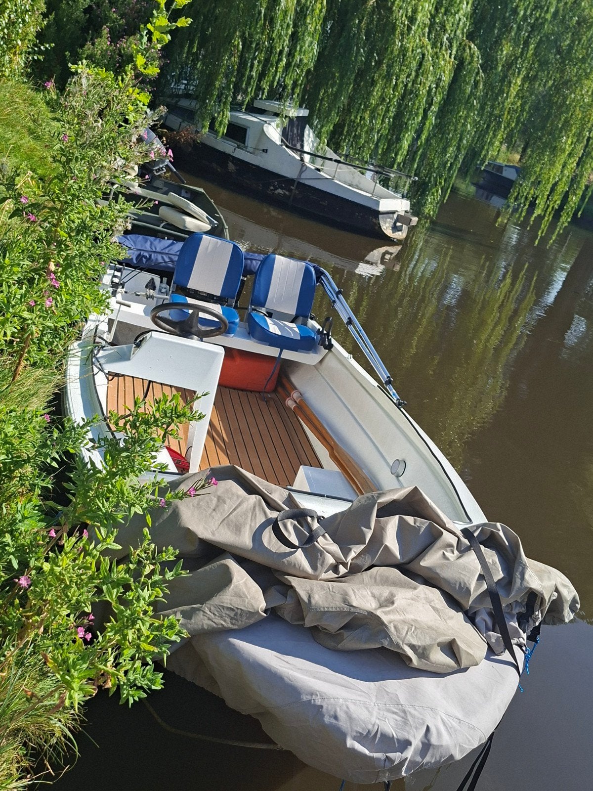 Stijlvolle consoleboot, Watersport en Boten, Afdekzeil, 15 pk, Zo goed als nieuw, Polyester