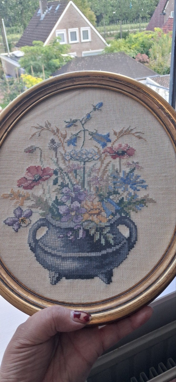 Mooi geborduurd bloemstuk in lijst, Hobby en Vrije tijd, Borduren en Borduurmachines, Ophalen of Verzenden, Zo goed als nieuw