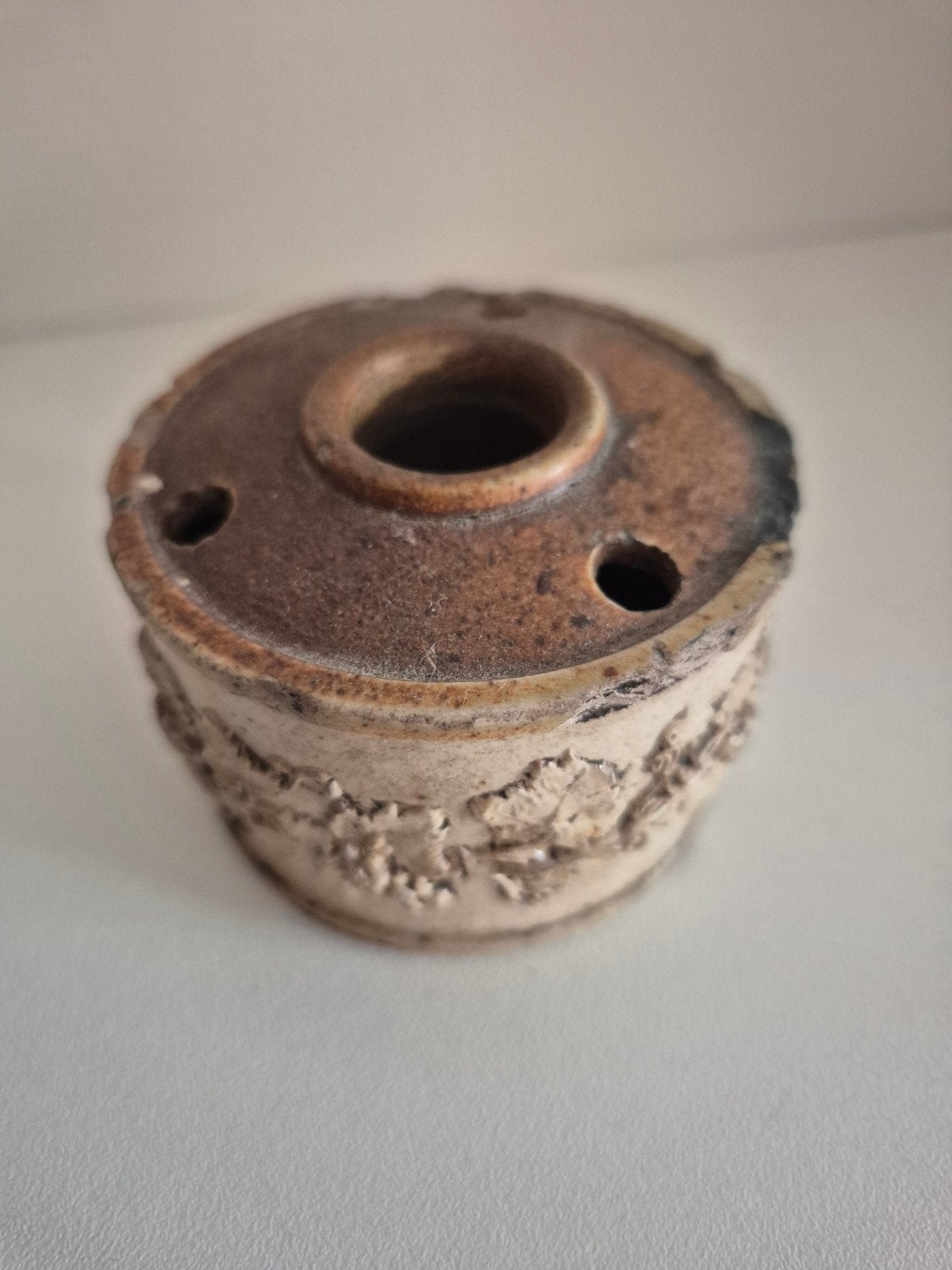 Antieke gres inktpot (19e eeuw) - Stoneware met reliëf, Ophalen of Verzenden